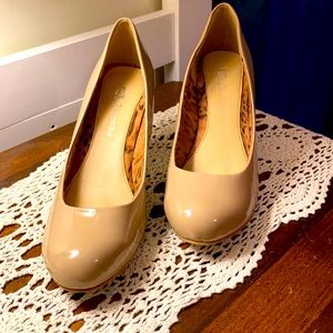 Nude pumps